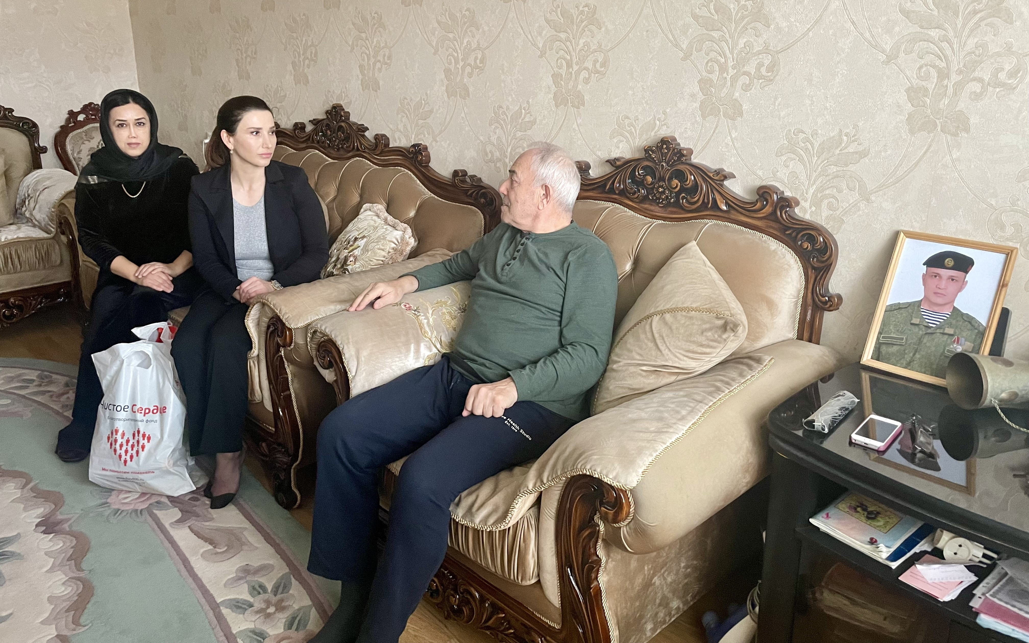 Работники Махачкалинского Центра социального обслуживания граждан в преддверии Дня защитника Отечества посетили семьи участников специальной военной операции