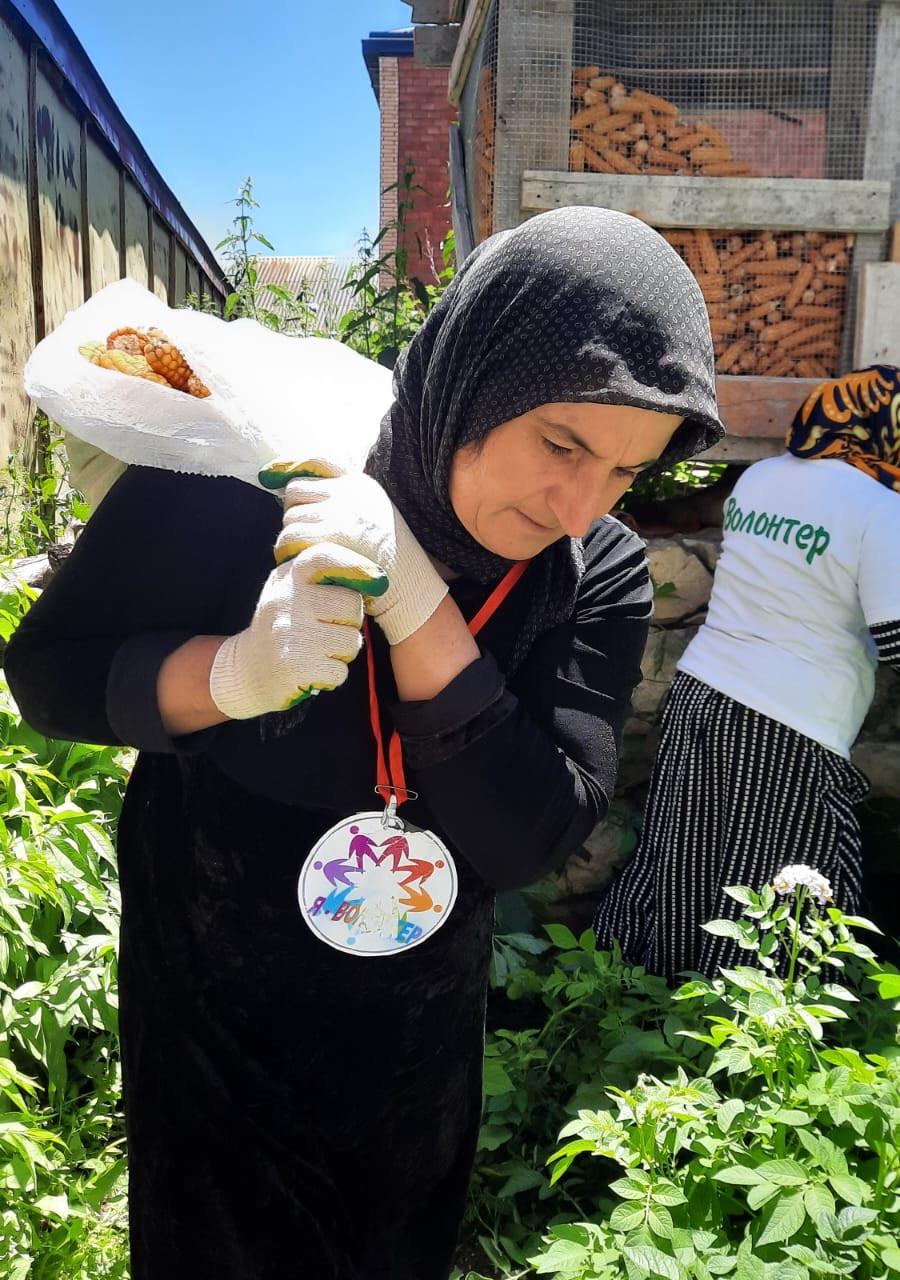 Социальные работники с.Годобери совместно с волонтерами оказывают социально-бытовые и дополнительные услуги матери погибшего участника СВО Магомедова Магомеда Омаровича. Магомедова Хайбат Абдурашидовна поблагодарила за оказываемую ей помощь и внимание ‼