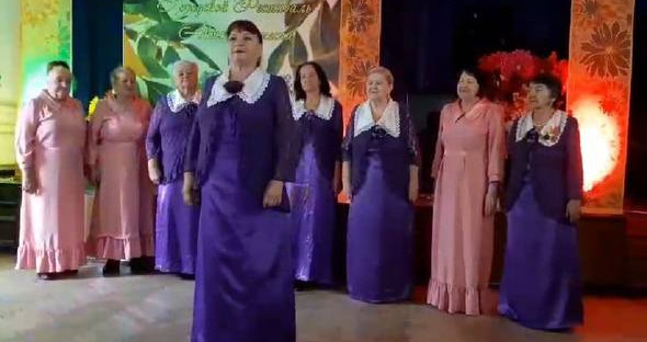 Хор "Ветеран" выступили в музыкальной школе на конкурсе "Авторской песни".