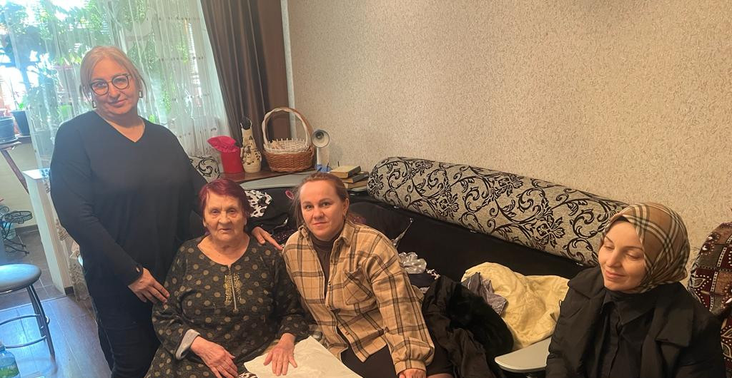 В Кизилюрте работники Социально-реабилитационного центра Минтруда РД в День памяти жертв Холокоста посетили ветерана Валентину Оникиенко