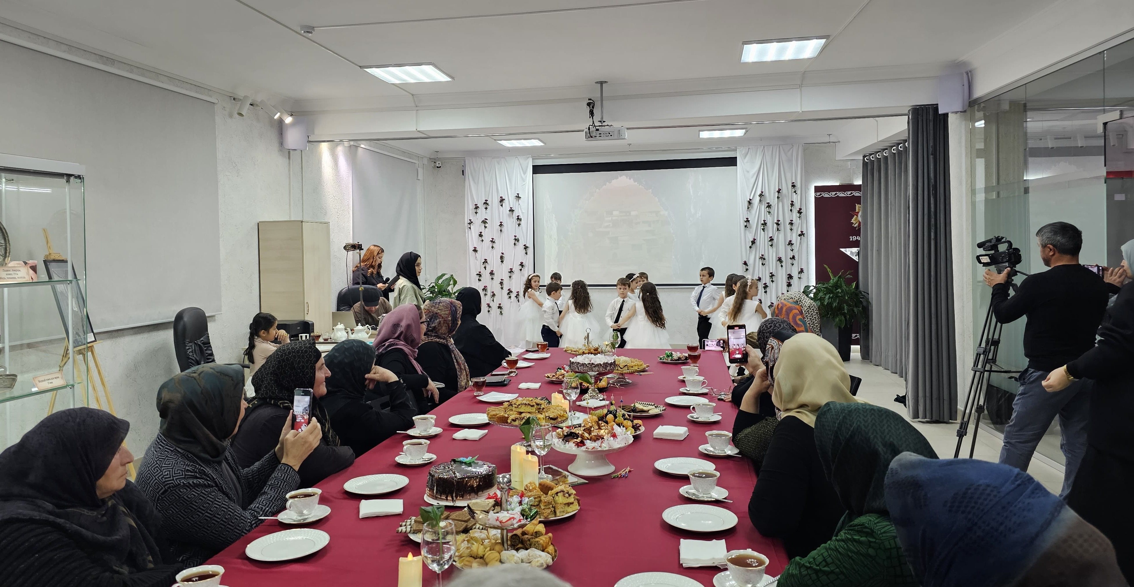 "День матери"