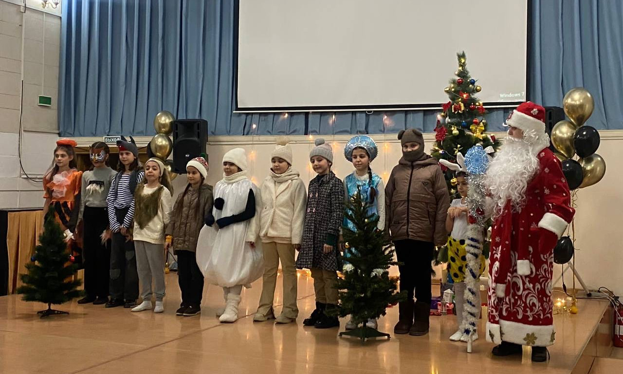 Спектакль «Снеговик почтовик»  для «особенных» детей.