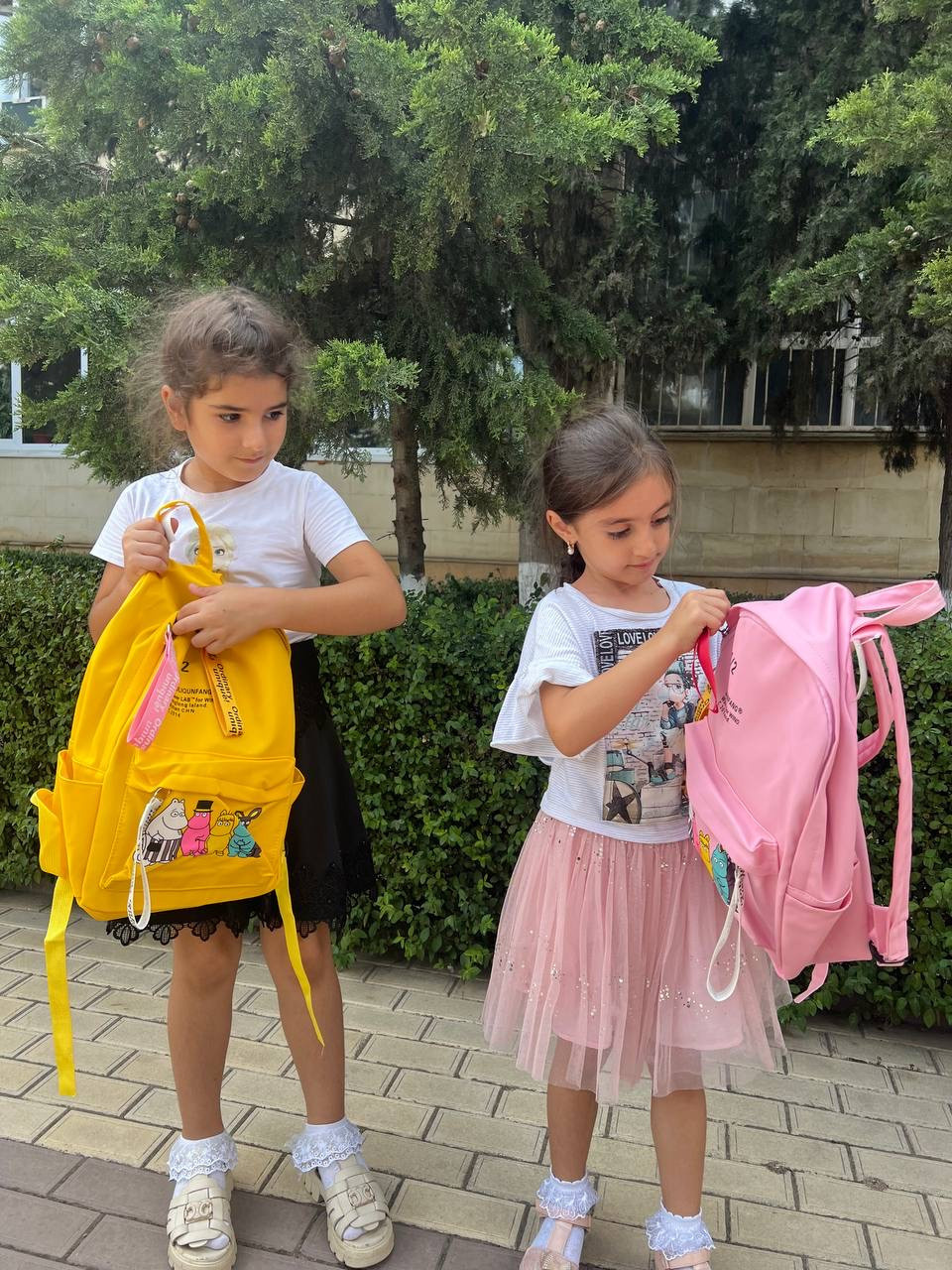 Социальными работниками Минтруда Дагестана совместно с меценатами проведена благотворительная акция «Собери ребенка в школу».