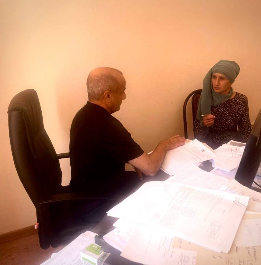 Встреча врио начальника отдела соцвыплат И. Османовым с соцкоординатором А. Сафаровой