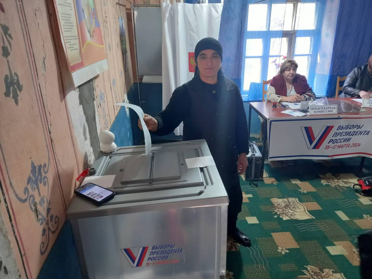 Вдова погибшего участника СВО Шихаева Зиредина Гайдаровича, Шихаева Лейла Гайсидиновна из села Лучек, пришла исполнить свой гражданский долг и проголосовать на выборах