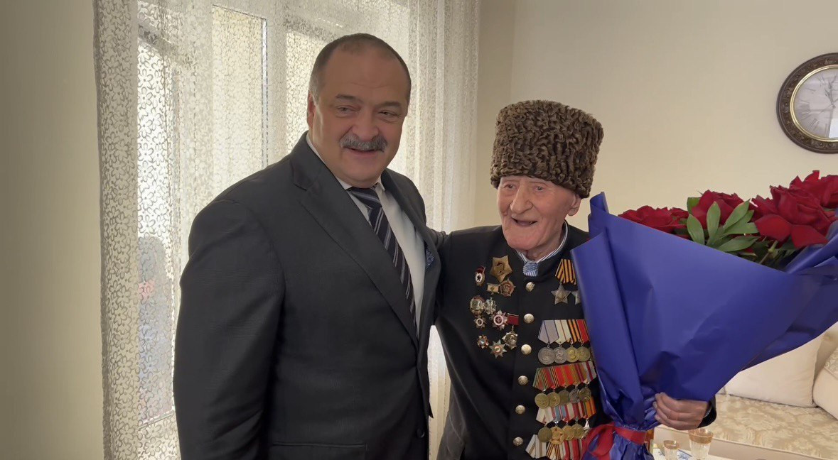 Сергей Меликов поздравил со 100-летием ветерана Великой Отечественной войны Ибрагим-Пашу Садыкова.