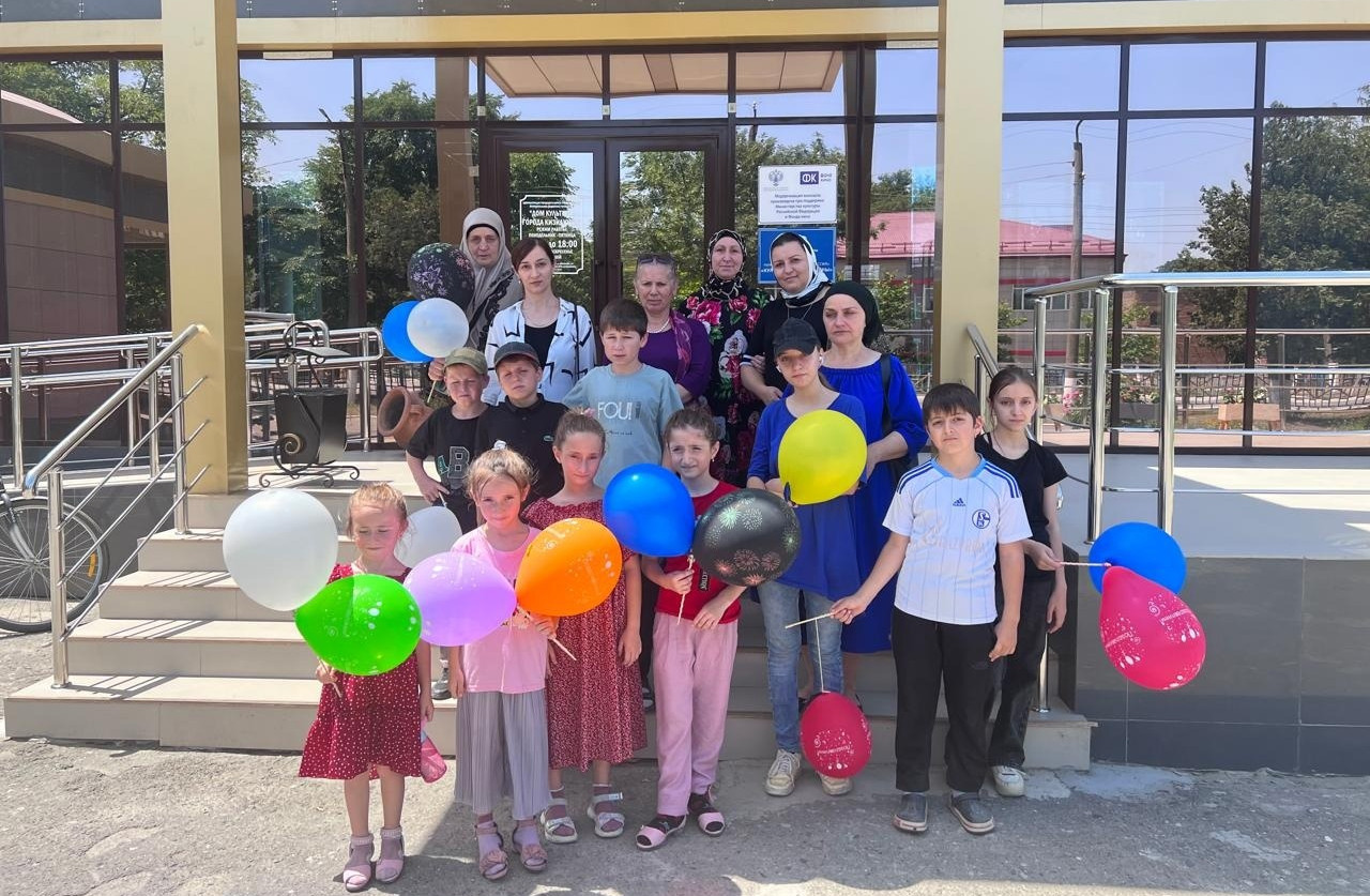 Проведение культурно-развлекательного праздника ко Дню семьи, любви и верности.