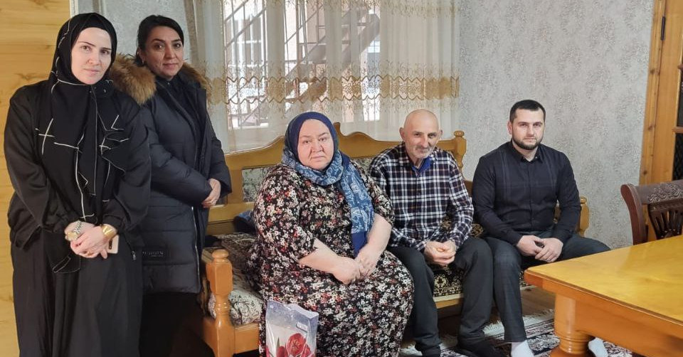 В Кумторкалинском районе семьи военнослужащих выразили работникам Центра социального обслуживания благодарность за внимание и поддержку