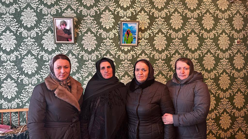 Сотрудники соцзащиты совместно с работниками центра социального обслуживания населения посетили семью погибшего контрактника