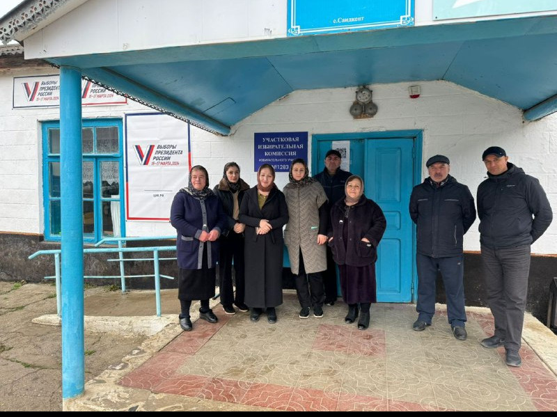 Социальные работники и подопечные центра проголосовали на выборах президента РФ