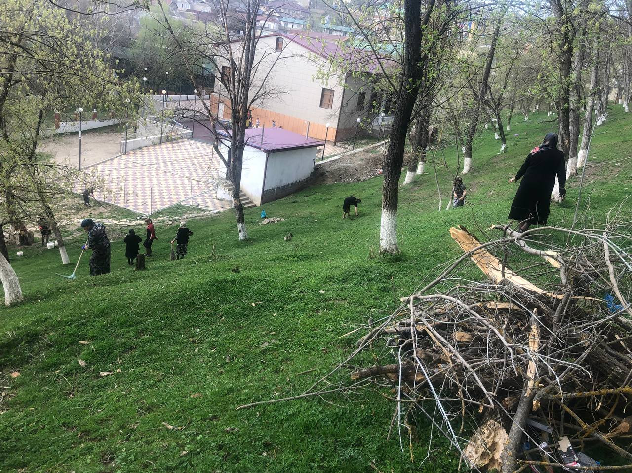 «УСЗН в МО «Дахадаевский район» принял активное участие в общереспубликанском субботнике.