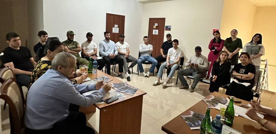 Бабаюртовским Центром занятости совместно с представителями военного комиссариата проведена встреча с желающими поступить на военную службу по контракту