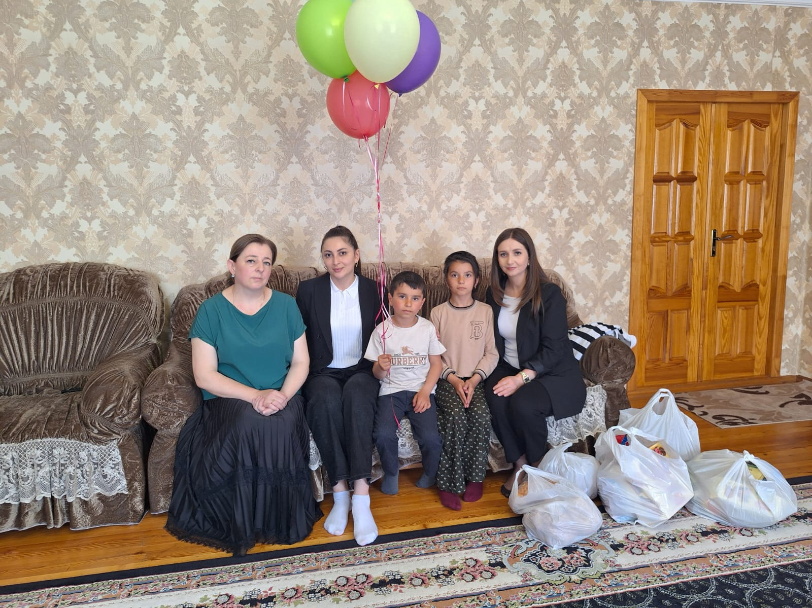 Посетили многодетную семью ко Дню защиты детей