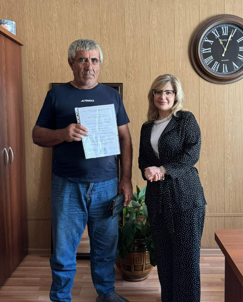 Вручение свидетельств о предоставлении безвозмездной субсидии на приобретение жилья.