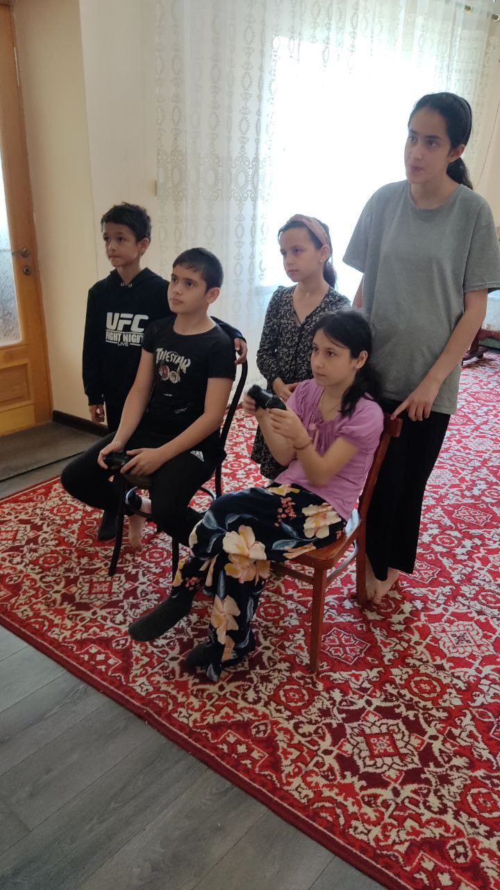 Игра в "Плейстейшн".