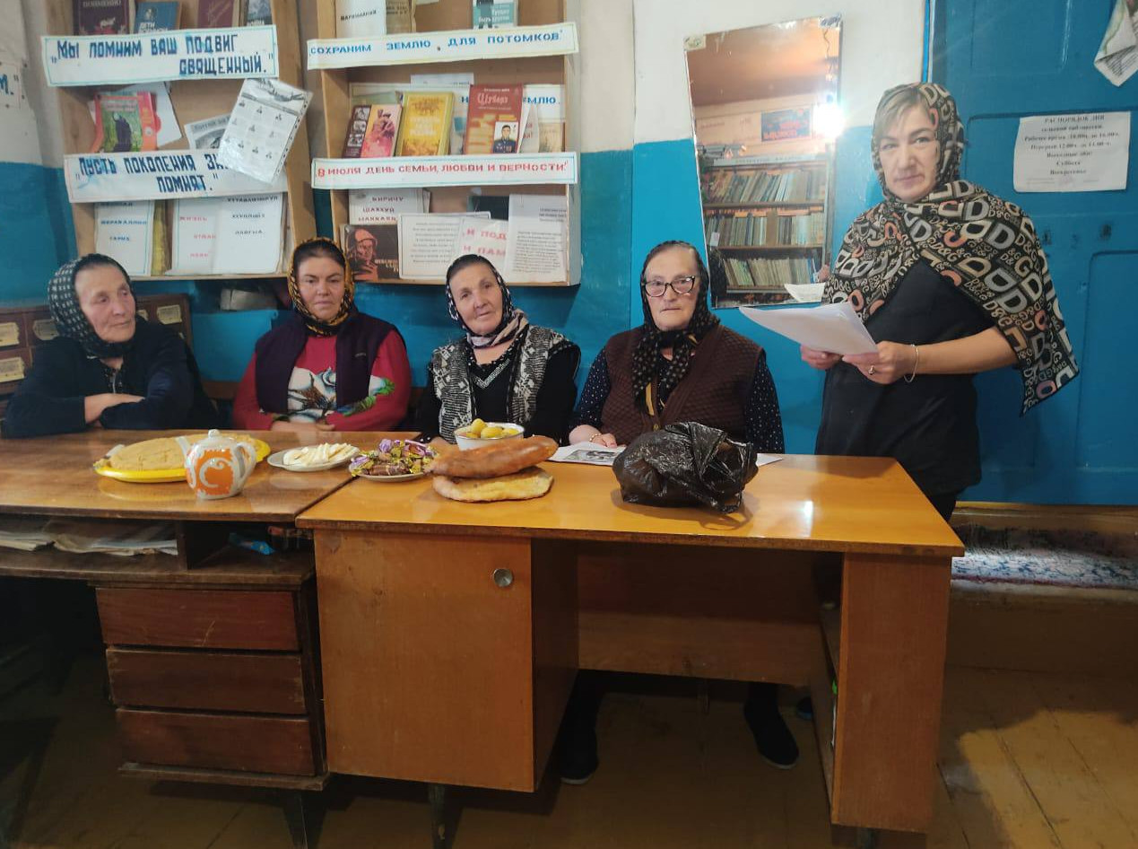8 июля работники центра социального обслуживания населения отделения детей и семей с детьми Кулинского района провели мероприятия, посвящённые празднику «День семьи, любви и верности».
