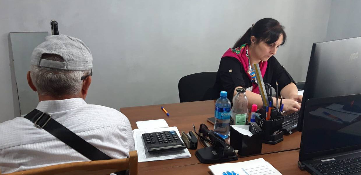 ? В полустационарном отделении Центра оказываются срочные  социальные услуги.