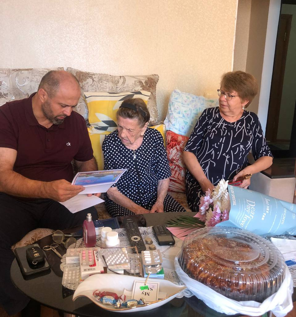 ЖИТЕЛЬНИЦУ БЛОКАДНОГО ЛЕНИНГРАДА И ВЕТЕРАНА ТРУДА  ПОЗДРАВИЛИ С 95-ЛЕТНИМ ЮБИЛЕЕМ.