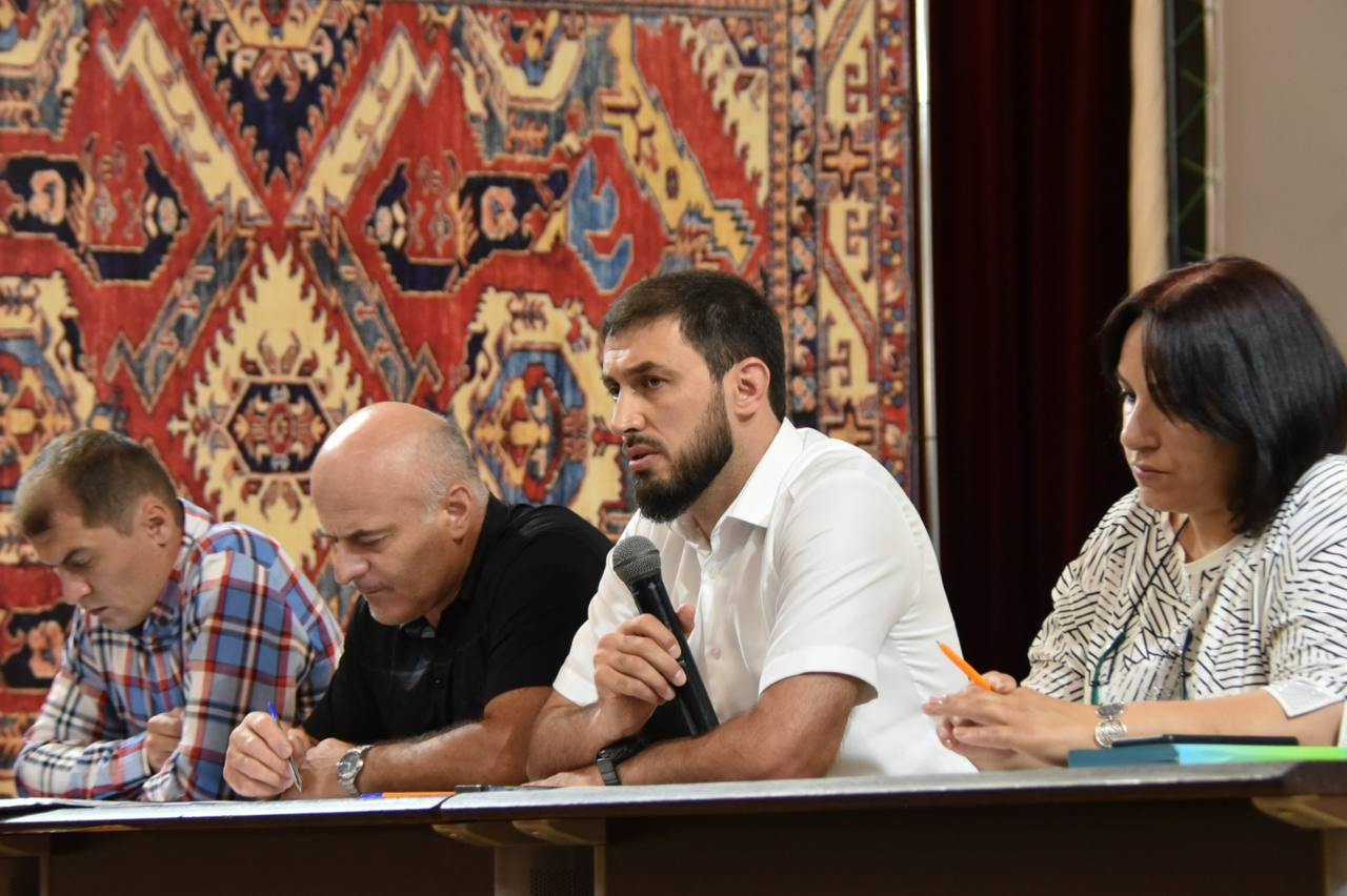 Обсуждение актуальных вопросов прошло в Акушинском районе 8 августа 2023 года