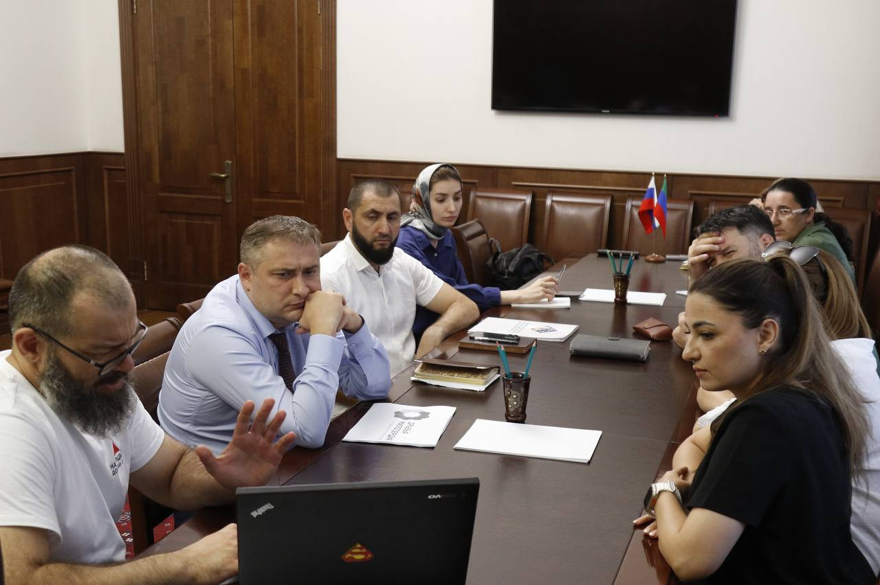 В Министерстве труда Дагестана обсудили перспективы взаимодействия с ассоциацией благотворительных фондов республики.