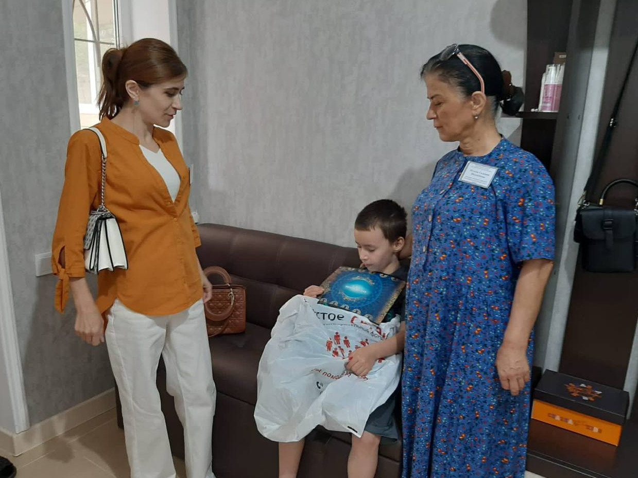 В Комплексном центре соцобслуживания население продолжается акция «Помоги пойти учиться»