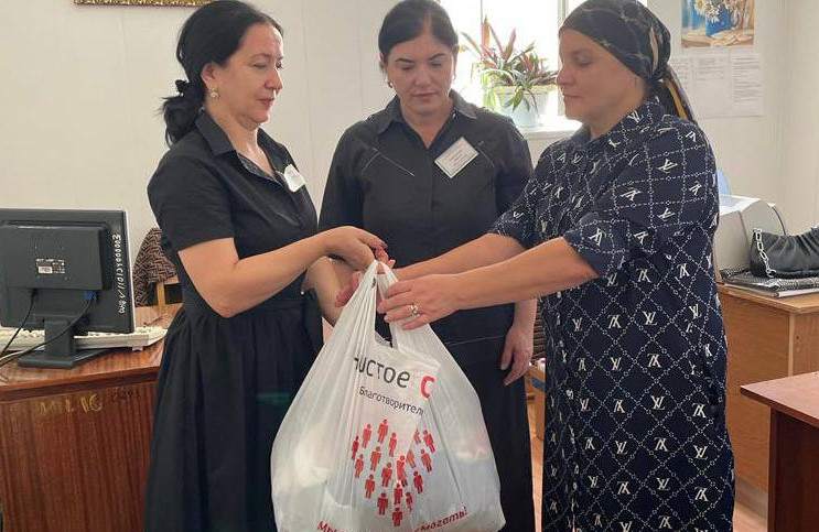 Специалисты по делам семьи оказали материальную помощь многодетной матери
