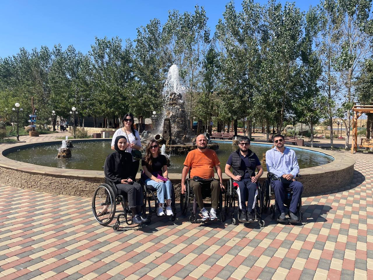 Центр социального обслуживания граждан пожилого возраста и инвалидов Махачкалы организовал выезд для подопечных в парк развлечений «Динпарк» и экотуркомплекс «Главрыба»