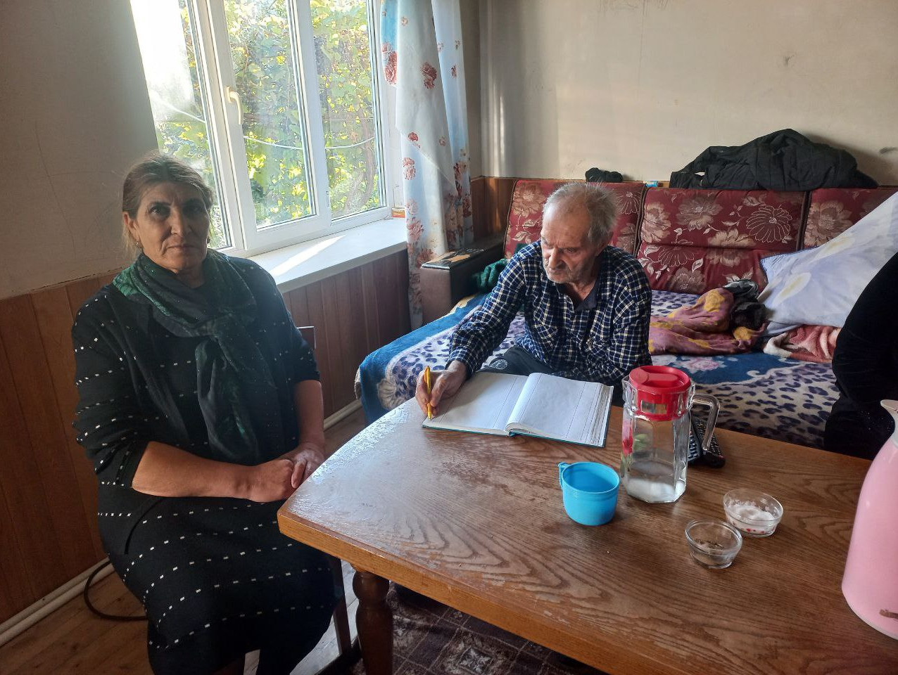 Проведение контрольных проверок социальных работников.