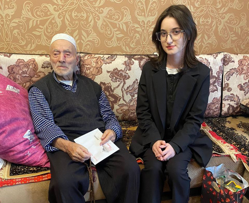 Специалисты социальной защиты навестили труженика тыла ВОВ