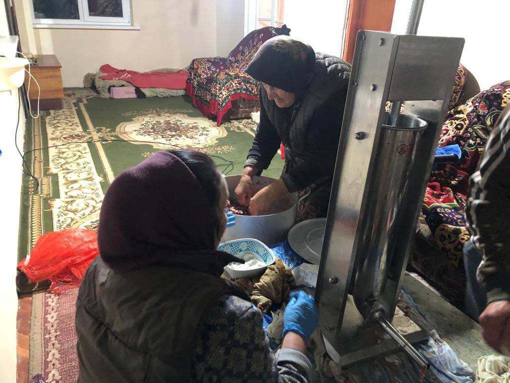 У горцев осенью начинается традиционное время для заготовки мяса на зиму.