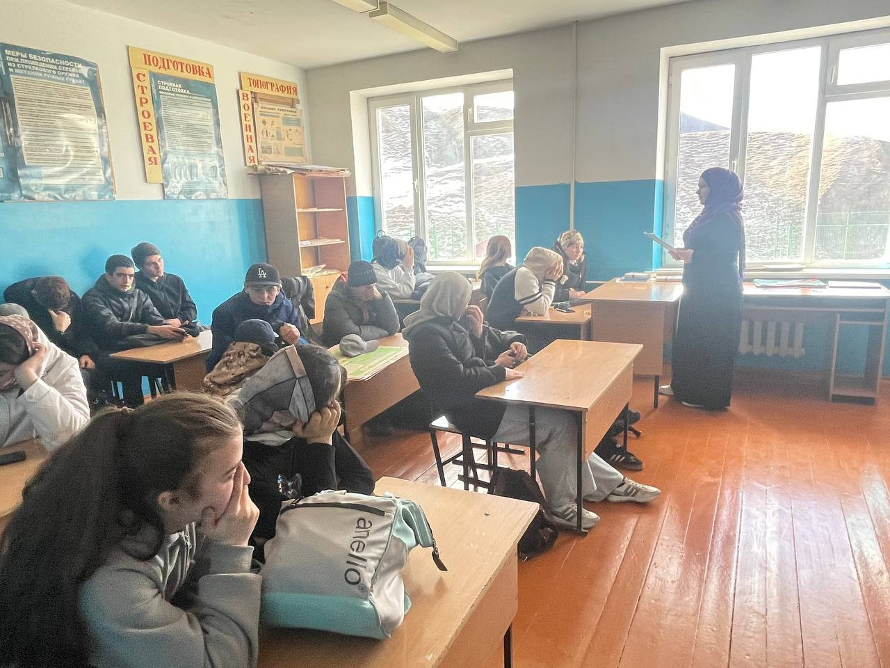 Специалисты Центра социального обслуживания населения Кулинского района, отделения обслуживания детей и семей с детьми, провели беседы в школах селений Кулинского района  о вреде курения.