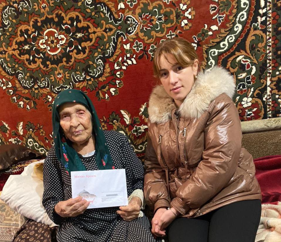 Наши специалисты навестили ветерана труда