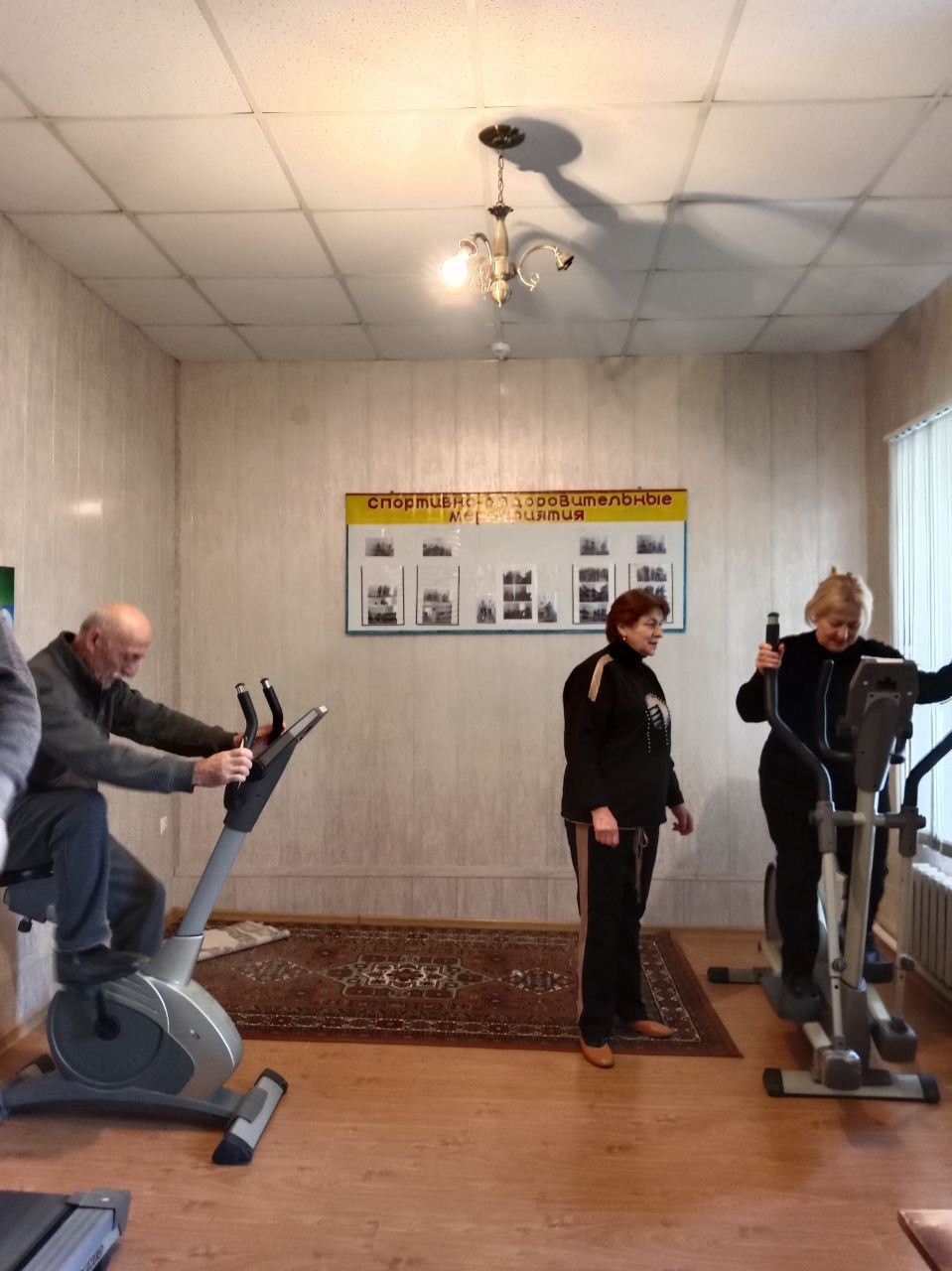 Занятие на тренажерном зале.