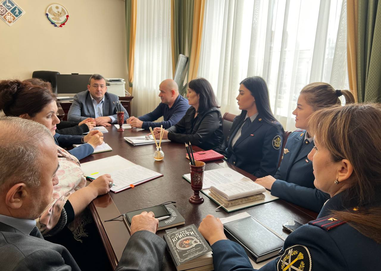 В Минтруда РД под председательством директора Департамента занятости населения и трудовой миграции Минтруда России  Михаила Кирсанова прошло совещание