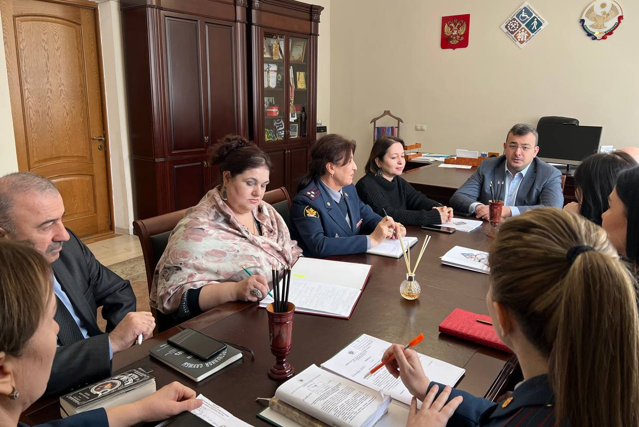 В Минтруда РД под председательством директора Департамента занятости  населения и трудовой миграции Минтруда России Михаила Кирсанова прошло  совещание | Министерство труда и социального развития Республики Дагестан