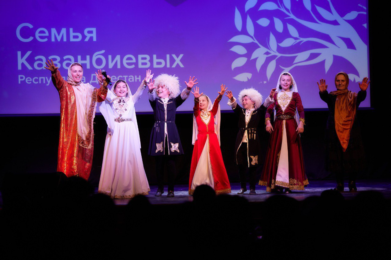 Многодетная семья Казанбиевых из Дагестана стала победителем конкурсной программы «Династии России» в номинации «Семейные рецепты»