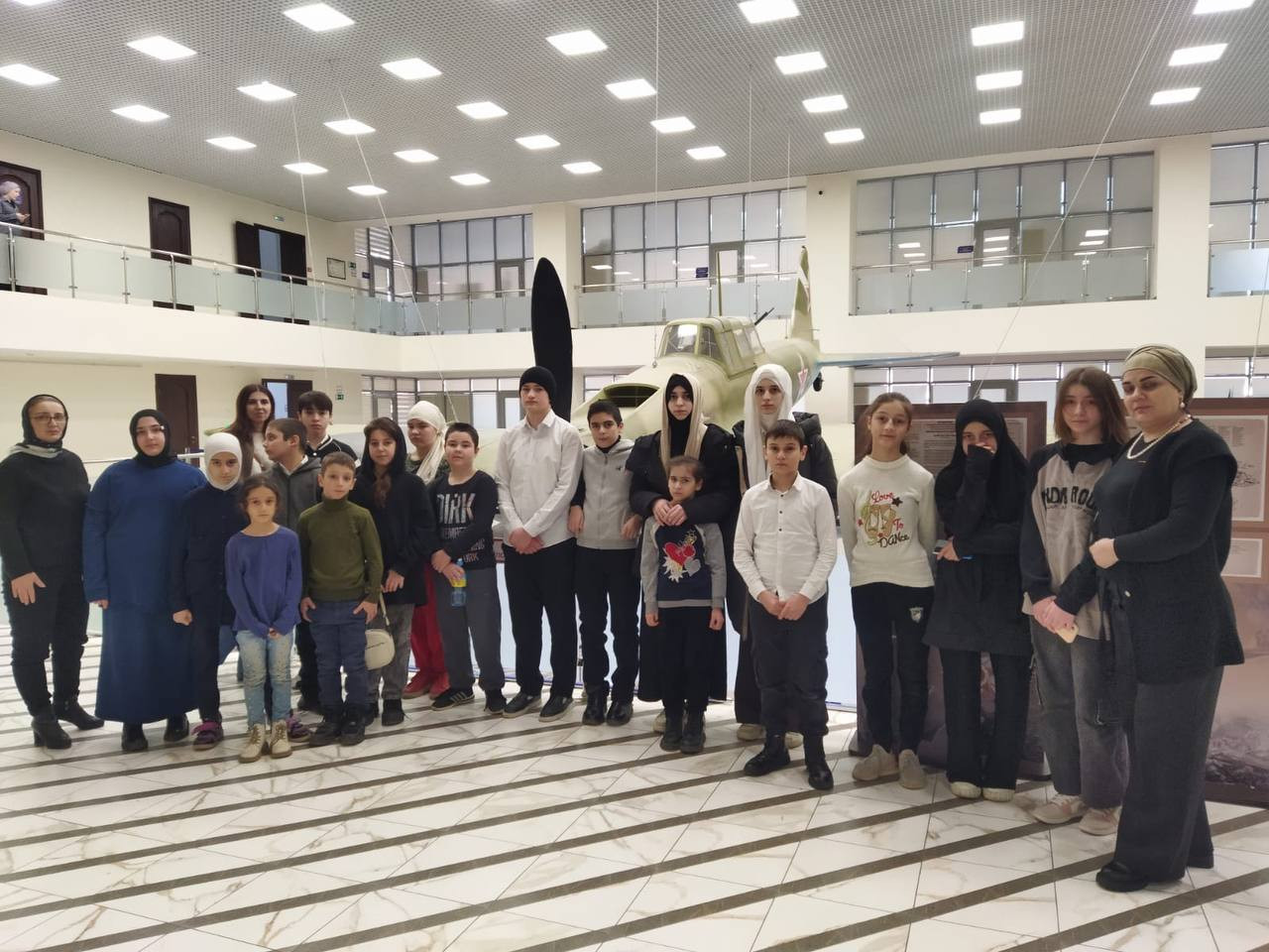 Выезд  для  подростков ОПБН на  выставку " Ленинград - город, победивший смерть ".