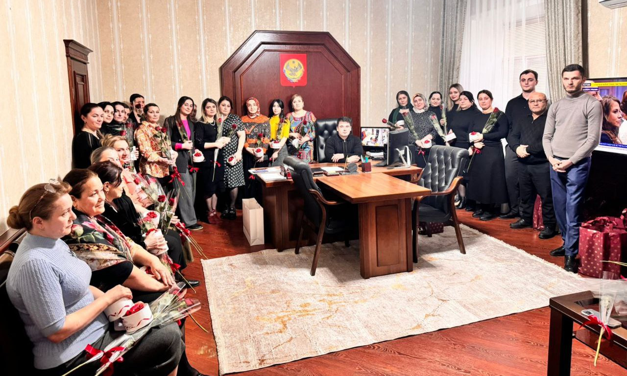 Поздравление и благодарность женщинам социальной защиты