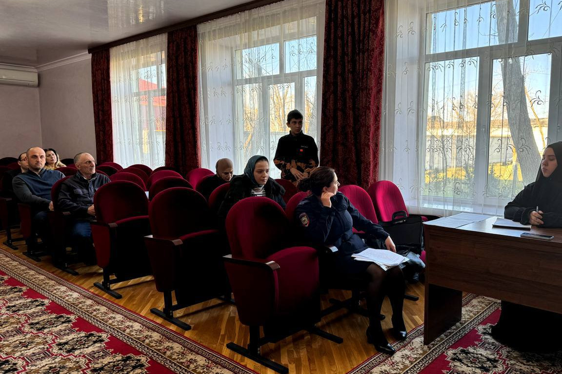 Плановое заседание комиссии по делам несовершеннолетних и защите их прав