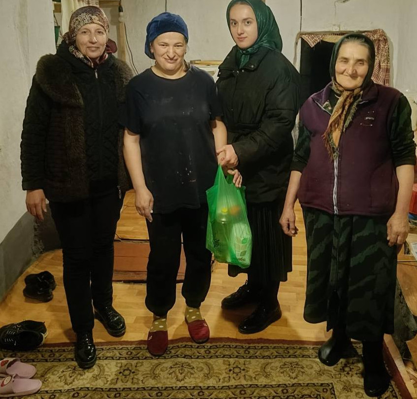 В рамках мероприятий, приуроченных к Году семьи, в преддверии празднования Ураза-байрам, работники Центра социального обслуживая населения Кулинского района посетили семьи участников СВО, что бы поздравить с наступающем праздником.