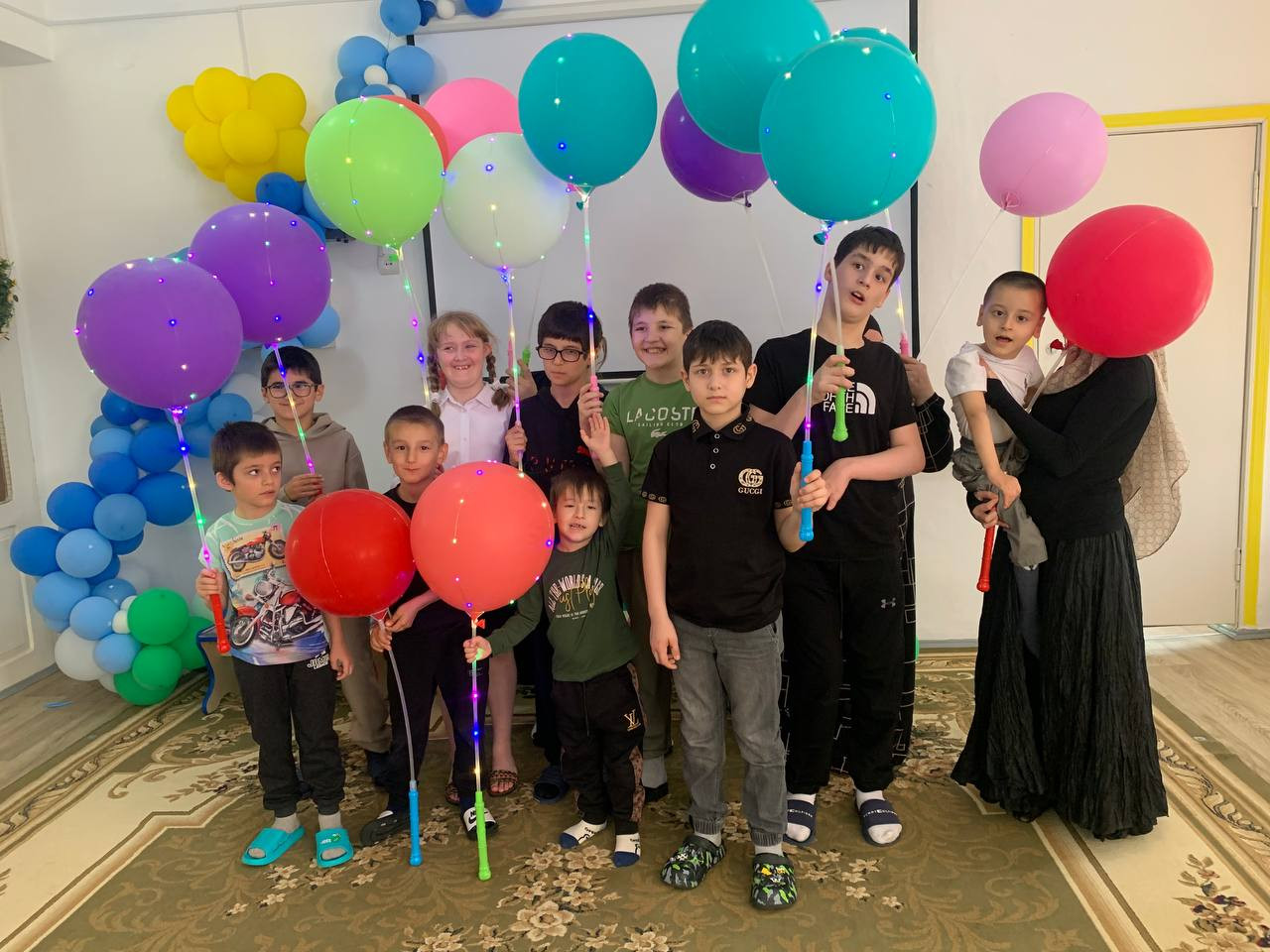 «Подари радость детям»