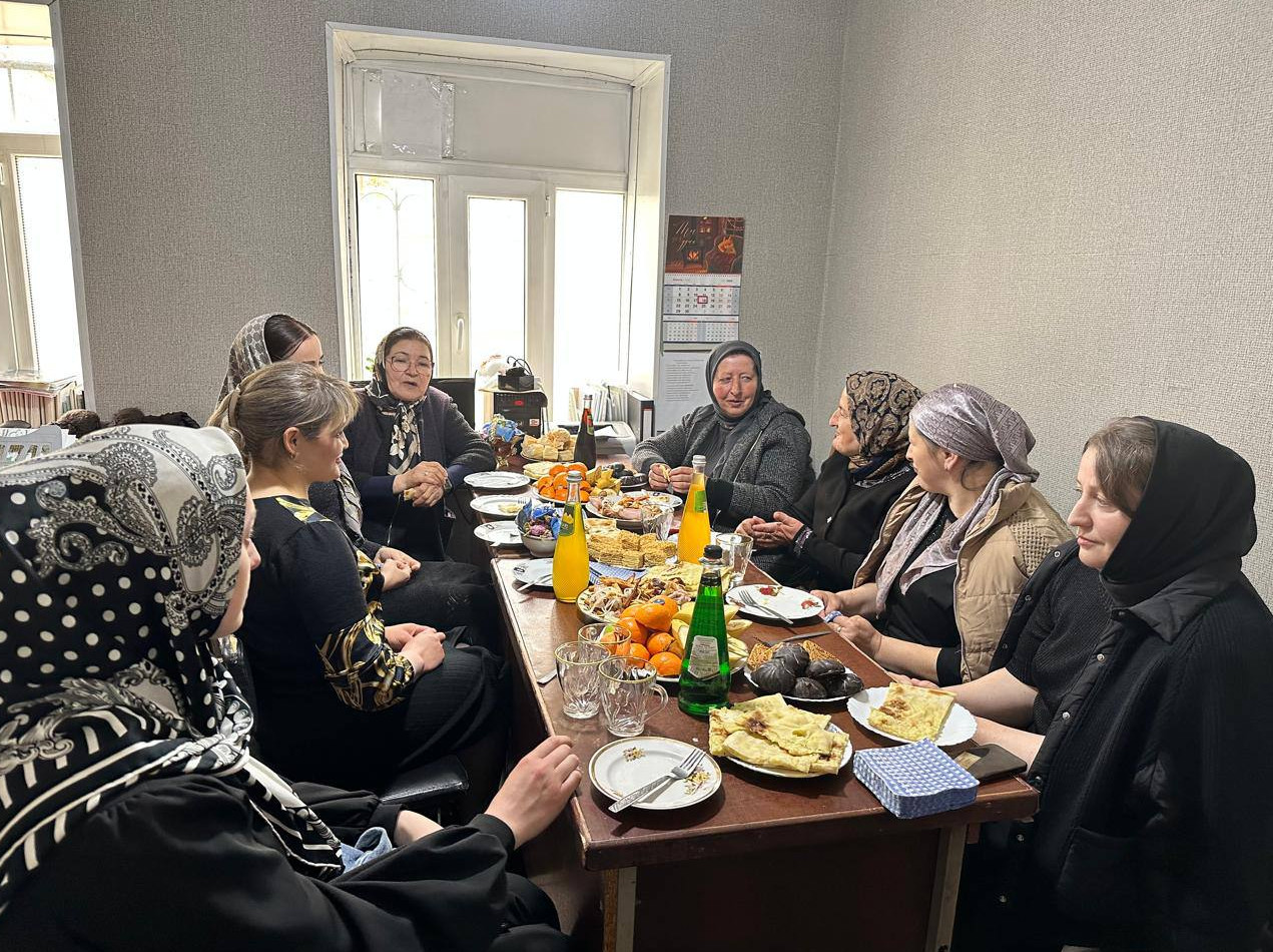 В рамках мероприятий, приуроченных к Году семьи, работники Центра социального обслуживания населения Кулинского района, отделения обслуживания детей и семей с детьми провели мероприятие с приглашением  многодетных матерей и членов семей участников СВО.