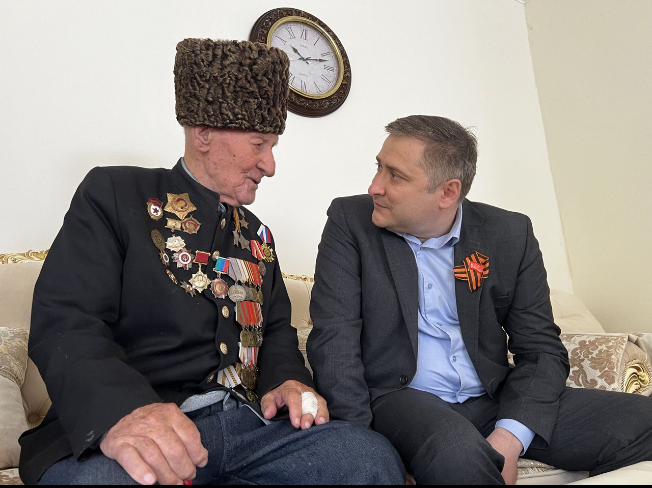 Мурад Казиев поздравил Ветерана Великой Отечественной войны Ибрагим-Пашу Садыкова с присвоенным ему званием Героя России