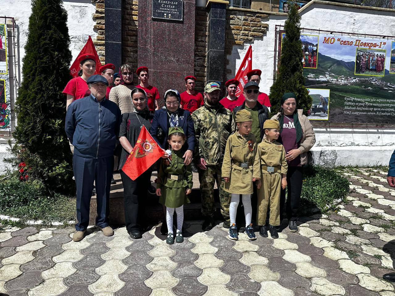 Сегодня работники Центра социального обслуживания населения Кулинского района приняли участие в мероприятиях, посвящённых празднованию 79- й годовщины Победы в Великой Отечественной войне.