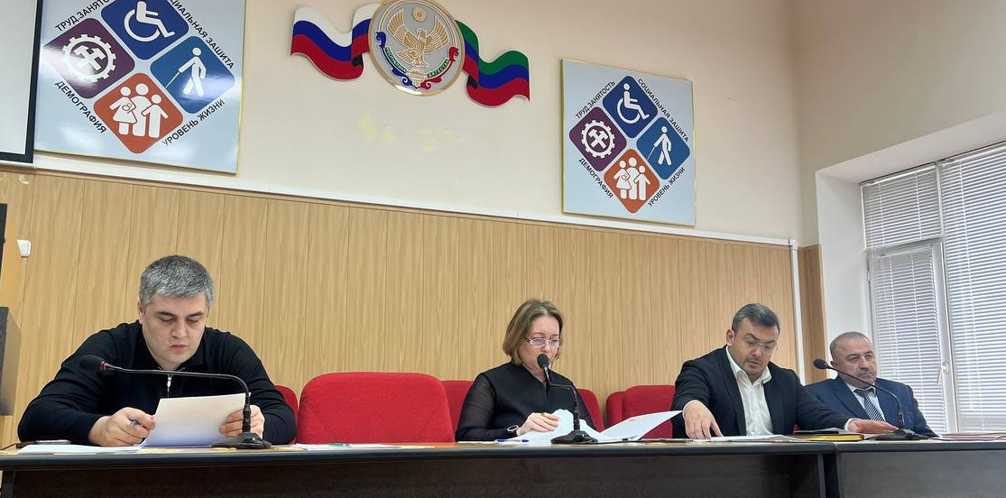 В Минтруда Дагестана под руководством статс-секретаря – заместителя министра Магомедзагида Кихасурова прошло совещание с руководителями центров занятости населения