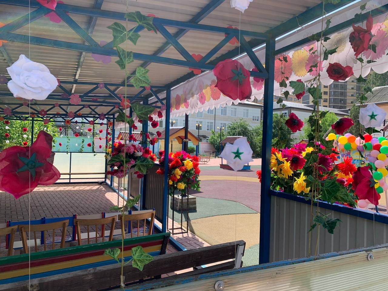 Подготовка к праздничному мероприятию, посвященному Дню защиты детей «Детство – это сказка».