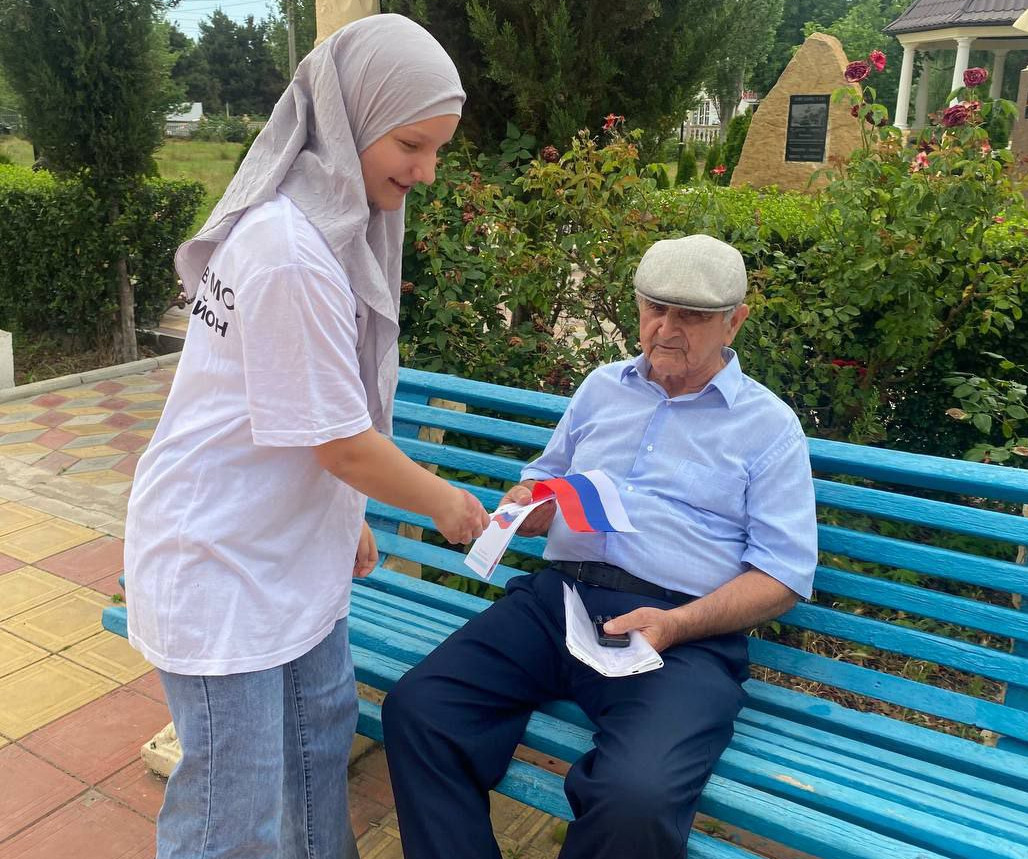 Акция "День России" волонтерами отряда "Милосердие"
