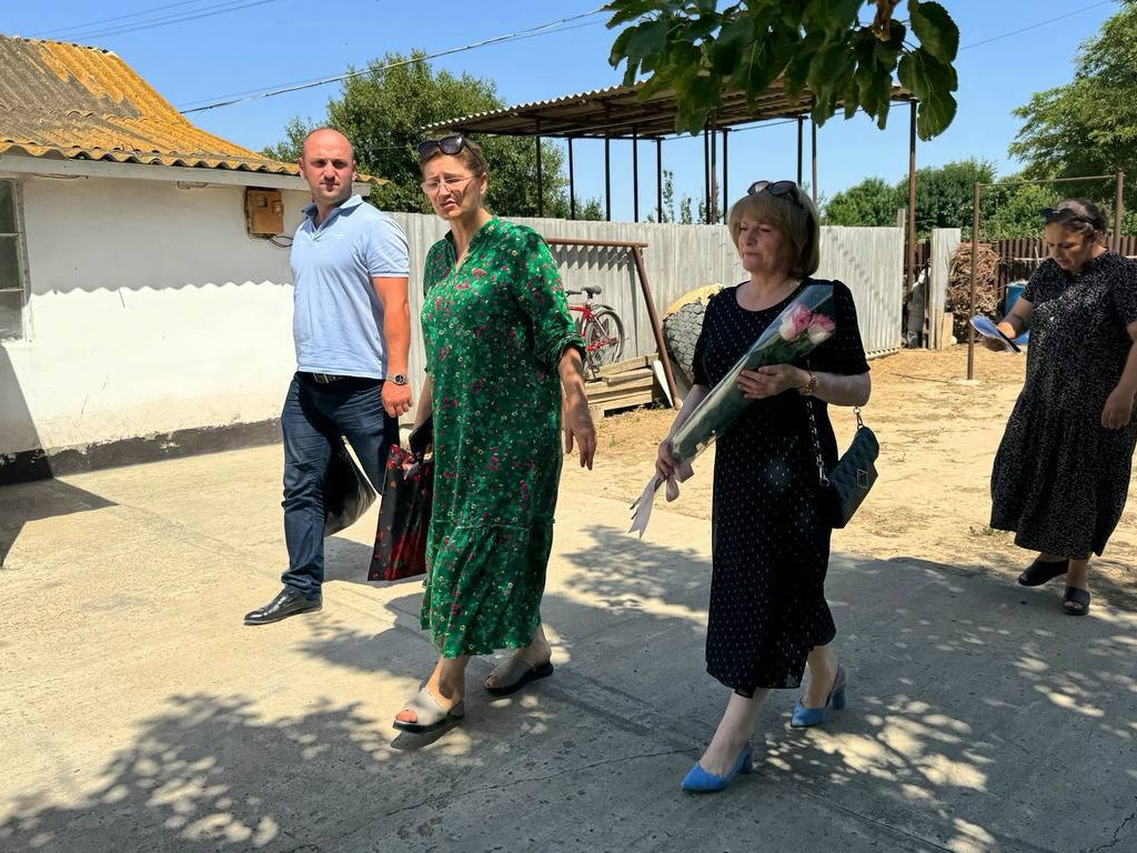 В преддверии Всероссийского праздника- Дня семьи, любви и верности, поздравления семей.