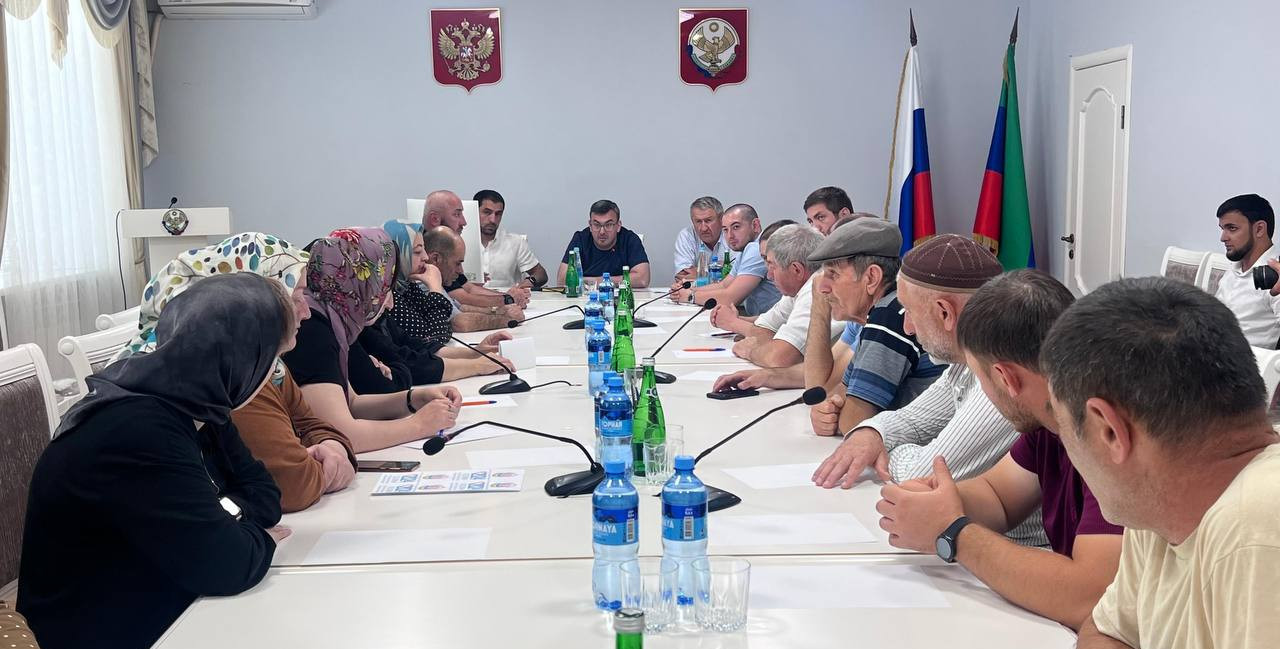 Накануне врио министра труда и социального развития Дагестана Магомедзагид Кихасуров в Хунзахском районе встретился с военнослужащими и семьями участников СВО