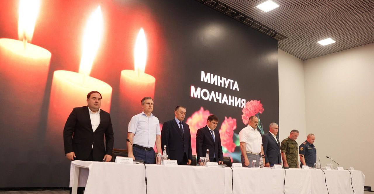 Сегодня руководитель Минтруда РД Магомедзагид Кихасуров принял участие во встрече Сергея Меликова с близкими дагестанских военнослужащих